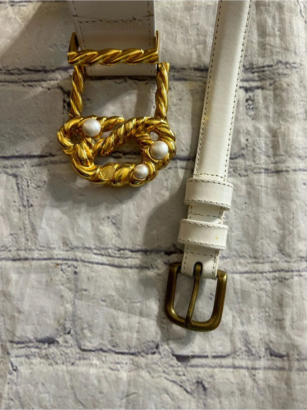 MONDI MADE IN GERMANY WHITE WITH GOLD TONE BUCKLE & THIN OFF WHITE VTG BELT